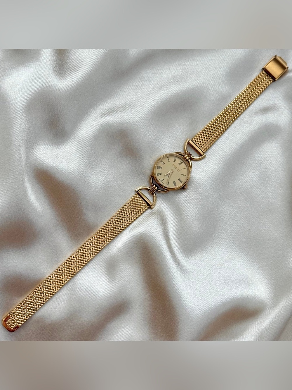 AUTHENTIC VINTAGE GUCCI GOLD WATCH - Picture 3 of 7